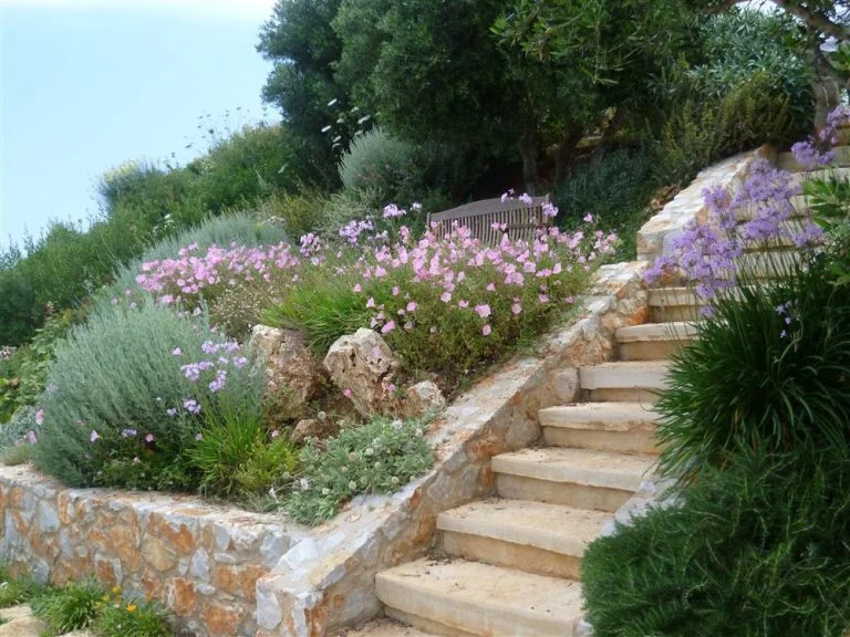 Stairs as part of the border